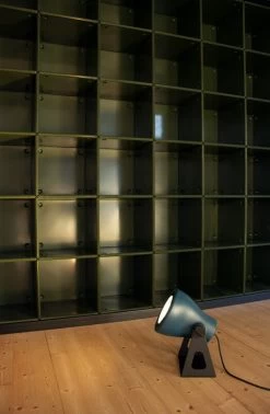 Martinelli Luce Frog Outdoor Leuchte, Blau -Lassen Sie Ihre Gartenmöbel fließen. 20210611103733 4b3b7321 me