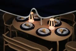 Fatboy Toní Bankski Gartenbank, Sandbeige 13 Fatboy Toní Bankski Gartenbank, Sandbeige -Lassen Sie Ihre Gartenmöbel fließen. 22 FATBOY Lighting Moodpicture AH WITHOUT MODEL CLOSE 056 C01