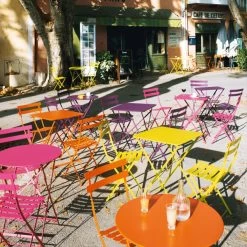 Bistro Metal Stuhl, Lakritzschwarz -Lassen Sie Ihre Gartenmöbel fließen. 43Fermob iso