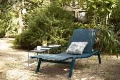 Oulala Satztisch, 3er-Set, Retro Bouquet -Lassen Sie Ihre Gartenmöbel fließen. ALIZE OULALA BOUQUET SAUVAGE BLEU ACAPULCO MENTHE GLACIALE GRIS ORAGE MARSEILLE VISUEL2023 MARINE BRUSSON 1