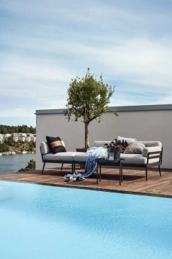 Anholt Sofa -Lassen Sie Ihre Gartenmöbel fließen. ANHOLT SOFA LOUNGE CHAIR SALTO LOUNGE TABLE