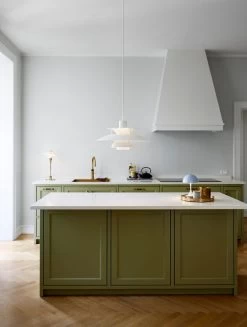 Louis Poulsen Panthella Portable V2 Tischleuchte, Opalgrau -Lassen Sie Ihre Gartenmöbel fließen. AW22 PH5 Monochrome white PH 3 2 Glass Brass Panthella Portable Pale blue 09523