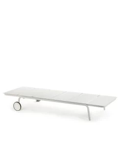 Serax August Sonnenliege, Sand 13 Serax August Sonnenliege, Sand -Lassen Sie Ihre Gartenmöbel fließen. B5020012S