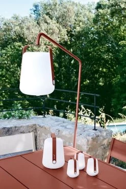 Balad Lampe 38 Cm, Ockerrot -Lassen Sie Ihre Gartenmöbel fließen. BALAD OCRE EROUGE PUGET BOOKGSS2021 SEBASTIEN EROME 1