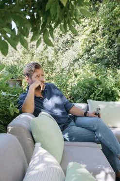 Bellevie 3-Sitzer-Sofa, Kaktusgrün – Flanellgrau 11 Bellevie 3-Sitzer-Sofa, Kaktusgrün – Flanellgrau -Lassen Sie Ihre Gartenmöbel fließen. BELLEVIE VERT OPALINE COLOR MIX EVASION MONTELIMAR ALBUM2021 AURELIE LECUYERE