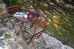 Bistro Metallstuhl, Schwarzkirsche -Lassen Sie Ihre Gartenmöbel fließen. BISTRO CERISE NOIRE BASICS GORDES BCJ23 SEBASTIEN EROME