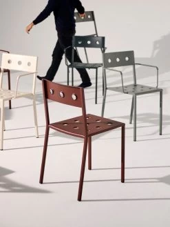 Hay Balcony Stuhl, Wüstengrün -Lassen Sie Ihre Gartenmöbel fließen. Balcony Chair iron red Balcony Armchair dessert green 1