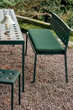 Hay Balcony Bank, 165,5 cm, Dark Forest -Lassen Sie Ihre Gartenmöbel fließen. Balcony Table L190 Balcony Dining Bench Balcony Stool dark forest Balcony Seat Cushion palm green Mousqueton Lamp oyster whiterole