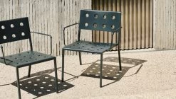 Hay Balcony Lounge-Armlehnstuhl, Dunkles Forstgrün 10 Hay Balcony Lounge-Armlehnstuhl, Dunkles Forstgrün -Lassen Sie Ihre Gartenmöbel fließen. Balcony Lounge Armchair dark forest 01