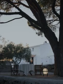 Cesta Exterior Tischleuchte, Schwarz 11 Cesta Exterior Tischleuchte, Schwarz -Lassen Sie Ihre Gartenmöbel fließen. Cesta Exterior Basica Minima Bateria santa cole jara varela mas del pi 2022 19 x2400