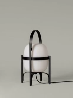 Cesta Exterior Tischleuchte, Schwarz 9 Cesta Exterior Tischleuchte, Schwarz -Lassen Sie Ihre Gartenmöbel fließen. Cesta Exterior negra off Enric Badrinas 2022 CESTG01 v1 x2400