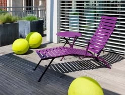Bistro Metal Chaiselongue, Baumwollweiß -Lassen Sie Ihre Gartenmöbel fließen. Chaise longue Bistro Fermob violet Aubergine