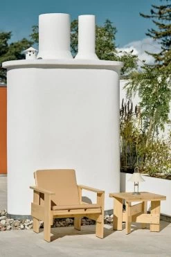 Hay Crate Faltkissen Für Loungesessel, Beige 5 Hay Crate Faltkissen Für Loungesessel, Beige -Lassen Sie Ihre Gartenmöbel fließen. Crate Lounge Chair Crate Low Table wb lacquered pinewood Crate Folding Cushion beige Mousqueton Lamp oyster white