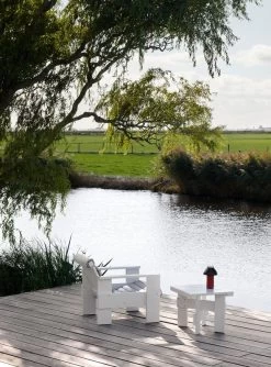 Hay Crate Gestepptes Kissen Für Loungesessel, Himmelgrau 10 Hay Crate Gestepptes Kissen Für Loungesessel, Himmelgrau -Lassen Sie Ihre Gartenmöbel fließen. Crate Lounge Chair white wb lacquered pinewood Crate Quilted Cushion sky grey Crate Low Table white wb lacquered pinewood PC Portable dusty red 1