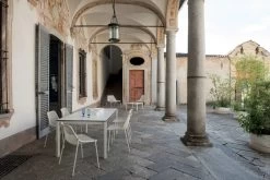 EMU Round Loungesessel, Mattweiß -Lassen Sie Ihre Gartenmöbel fließen. EMU Catalogo2020 Pag216 Round 1