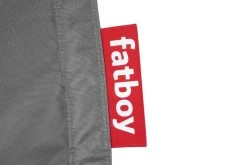 Fatboy Buggle Up Sitzsack, Hellgrau -Lassen Sie Ihre Gartenmöbel fließen. FATBOY buggle up light grey close up 3 JPG RGB