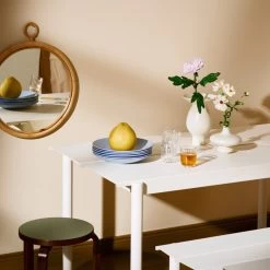 Muuto Linear Steel Bank, 110 Cm, Cremeweiß -Lassen Sie Ihre Gartenmöbel fließen. FDS Summer4508 1200 final