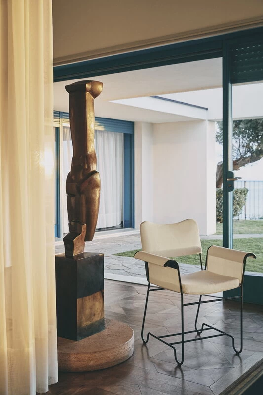 Gubi Tropique Stuhl Mit Fransen, Schwarz - Udine 06 8 Gubi Tropique Stuhl Mit Fransen, Schwarz - Udine 06 – Bild 6