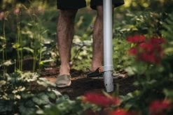 Fiskars Xact Pflanzhilfe 12 Fiskars Xact Pflanzhilfe -Lassen Sie Ihre Gartenmöbel fließen. Gardening Action Xact Standing bulb planter 1057077 02