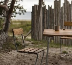 Stuhl 1, Feuerverzinkter Stahl - Teakholz -Lassen Sie Ihre Gartenmöbel fließen. Grythyttan Klassikerserien teak 4 scaled e1647881279574