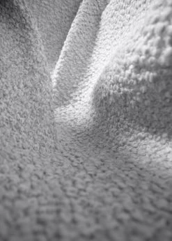 Gubi Pacha Outdoor Loungesessel, Schwenkfuß, Libera 003 -Lassen Sie Ihre Gartenmöbel fließen. Gubi 10091254 Dedar Libera 003 AP