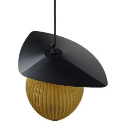 Gubi Satellite Outdoor Pendelleuchte, 22 cm, Schwarz - Senfgold 13 Gubi Satellite Outdoor Pendelleuchte, 22 cm, Schwarz - Senfgold -Lassen Sie Ihre Gartenmöbel fließen. Gubi 2023 DTL Satelite Pendant 2 Mustard Gold Semi Matt