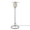 Gubi Satellite Outdoor Stehleuchte, Schwarz - Cremeweiß -Lassen Sie Ihre Gartenmöbel fließen. Gubi 2023 FRT Satelite Floor Lamp 2 Cream White Semi Matt off