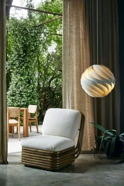 Gubi Bohemian 72 Loungesessel, Rattan – Diagonal Boucle 007 -Lassen Sie Ihre Gartenmöbel fließen. Gubi Fall 2022 43