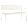 Hay Balcony Loungebank Mit Armlehne, 121,5 x 69 cm, Kreidebeige -Lassen Sie Ihre Gartenmöbel fließen. HAY Balcony Lounge Bench w arm chalk beige powder coated steel