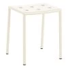 Hay Balcony Hocker, Kreidebeige -Lassen Sie Ihre Gartenmöbel fließen. HAY Balcony Stool L39xW35xH36 chalk beige powder coated steel