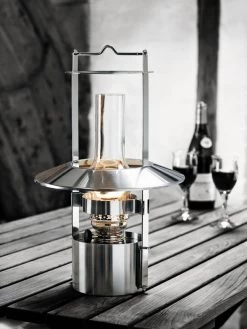 Stelton Schiffslampe -Lassen Sie Ihre Gartenmöbel fließen. LS 1001