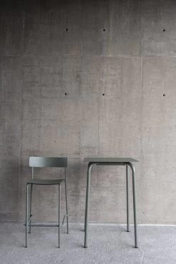 Serax August Stehtisch, 65 x 64 cm, Grün -Lassen Sie Ihre Gartenmöbel fließen. LifestyleImage VincentVanDuysen August Outdoor HR 12