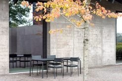 Serax August Esstisch, 220 x 100 cm, Schwarz -Lassen Sie Ihre Gartenmöbel fließen. LifestyleImage VincentVanDuysen August Outdoor HR 14