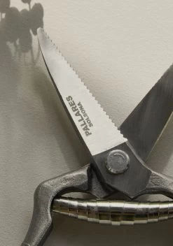 Pallarès X MENU Pflanzenschere -Lassen Sie Ihre Gartenmöbel fließen. MENU Pallares Plant Pruner 2