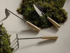 Pallarès X MENU Gartenwerkzeugset, 3 Stück -Lassen Sie Ihre Gartenmöbel fließen. MENU Pallares Plant Tools Set 2023