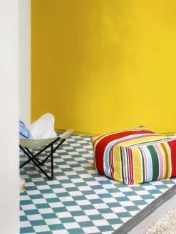 Marimekko Paraati Puffi Bodensitzkissen, Weiß - Mehrfarbig -Lassen Sie Ihre Gartenmöbel fließen. MM 231 home 1776