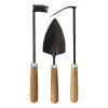 Pallarès X MENU Gartenwerkzeugset, 3 Stück 1 Pallarès X MENU Gartenwerkzeugset, 3 Stück -Lassen Sie Ihre Gartenmöbel fließen. Menu Pallares Plant Tool Set