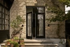 Liila Outdoor Wandleuchte, Schwarz - Klar -Lassen Sie Ihre Gartenmöbel fließen. NUURA outdoor3096