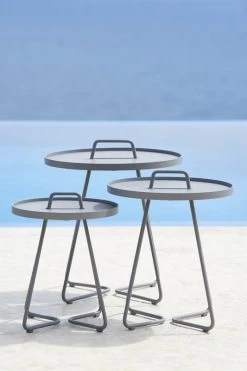 Tisch On-the-move, XS, Hellgrau -Lassen Sie Ihre Gartenmöbel fließen. On the move side tables