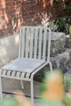 Hay Sitzkissen Palissade Für Stuhl/Sessel, Himmelgrau 8 Hay Sitzkissen Palissade Für Stuhl/Sessel, Himmelgrau -Lassen Sie Ihre Gartenmöbel fließen. Palissade Chair sky grey Seat Cushion sky grey 01