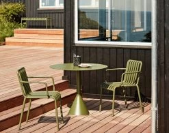 Hay Tisch Palissade Cone, 70 Cm, Oliv -Lassen Sie Ihre Gartenmöbel fließen. Palissade Cone Table olive Palissade Armchair olive Enamel Utensil Holder sprinkle black