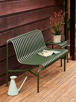 Hay Botanical Family Blumentopf Mit Untersetzer, L, Cremeweiß -Lassen Sie Ihre Gartenmöbel fließen. Palissade Dining Bench wo Armrest olive Watering Can light grey Botanical Family off white