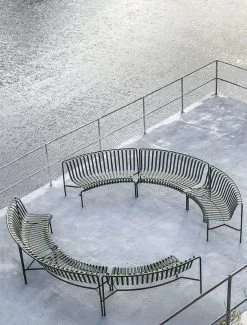 Hay Palissade Park Sitzbank-Erweiterung, Innen, Himmelgrau 12 Hay Palissade Park Sitzbank-Erweiterung, Innen, Himmelgrau -Lassen Sie Ihre Gartenmöbel fließen. Palissade Park Dining Bench In olive 04
