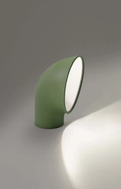 Titelseite -Lassen Sie Ihre Gartenmöbel fließen. Piroscafo high 03