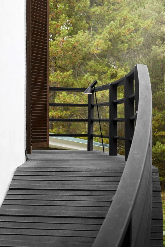 Louis Poulsen AJ Garden Wegeleuchte, Lang, 3000 K, Fußplatte Mit Adapter 6 Louis Poulsen AJ Garden Wegeleuchte, Lang, 3000 K, Fußplatte Mit Adapter – Bild 4