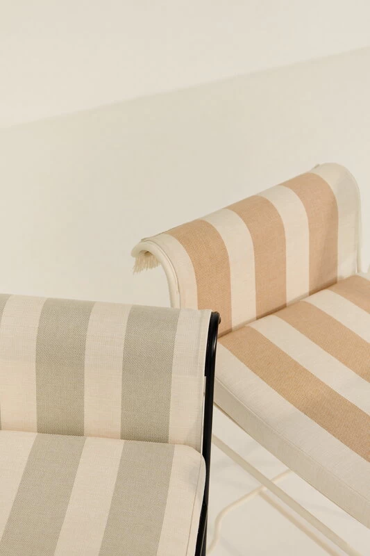 Gubi Tropique Stuhl Mit Fransen, Klassisches Schwarz - Leslie Stripe 6 Gubi Tropique Stuhl Mit Fransen, Klassisches Schwarz - Leslie Stripe – Bild 4