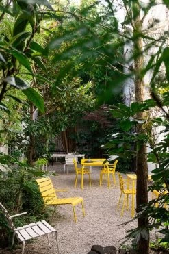 Aligned Esstisch, 70 X 70 Cm, Gelb 12 Aligned Esstisch, 70 X 70 Cm, Gelb -Lassen Sie Ihre Gartenmöbel fließen. ValerieObjects MaartenBaas 167 HR