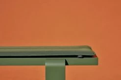 Hay Weekday Sitzkissen Für Bank, 140 x 23 cm, Olivgrün -Lassen Sie Ihre Gartenmöbel fließen. Weekday bench olive wb lacquered pinewood Weekday Cushion olive 2