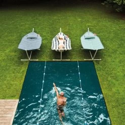 Fatboy Headdemock Superb Deluxe, Gewitterblau/Hellgrau -Lassen Sie Ihre Gartenmöbel fließen. product large 26 FATBOY Headdemock Moodpicture AH WITH MODEL 035 C01